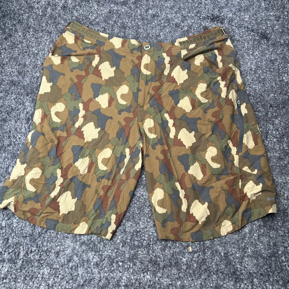 Brown Camo Patagonia Outdoor Hiking Casual Shorts Men's Size 40